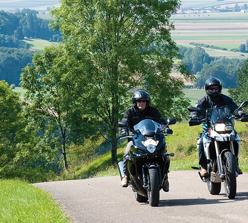 Motorradfahrer im Fränkischen Seenland